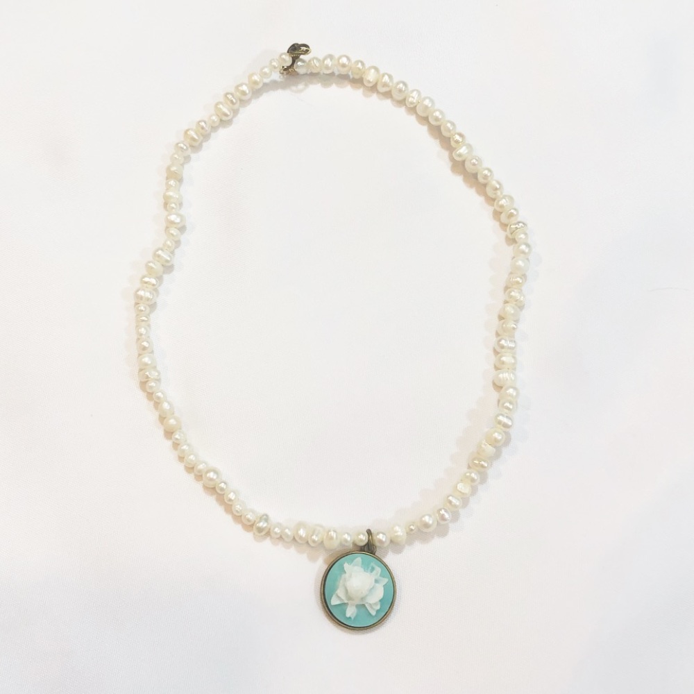 ANTIQUE GOLD PEARL & BABY BLUE ROSE NECKLACE